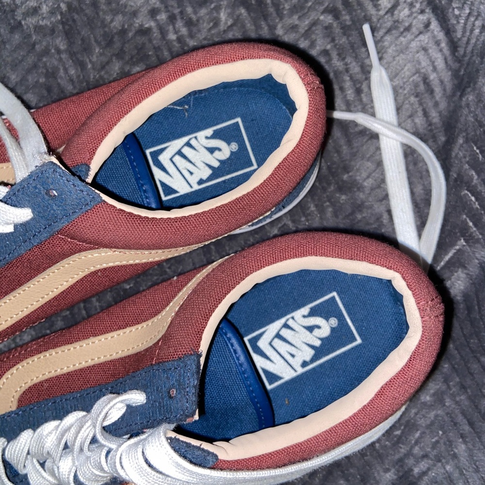Vans - Picture 2 of 3